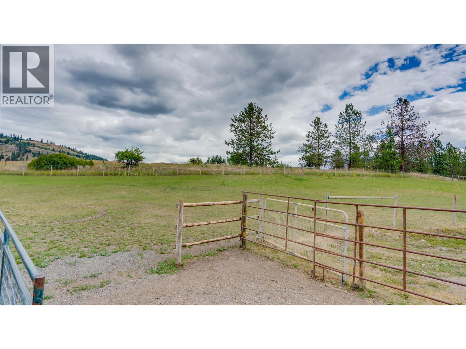  893 Evans Road, Spallumcheen