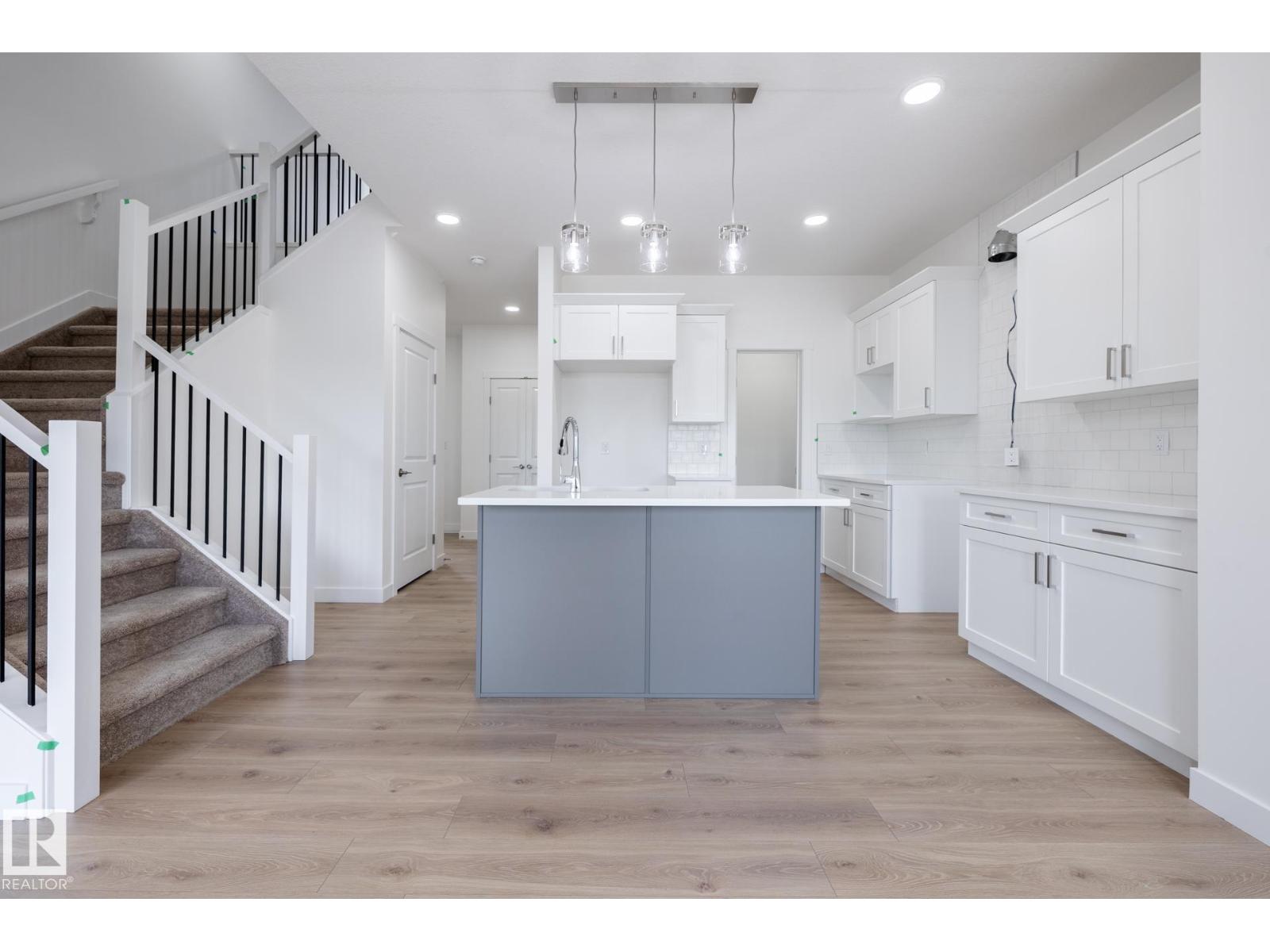 20837 15A AV NW - 15