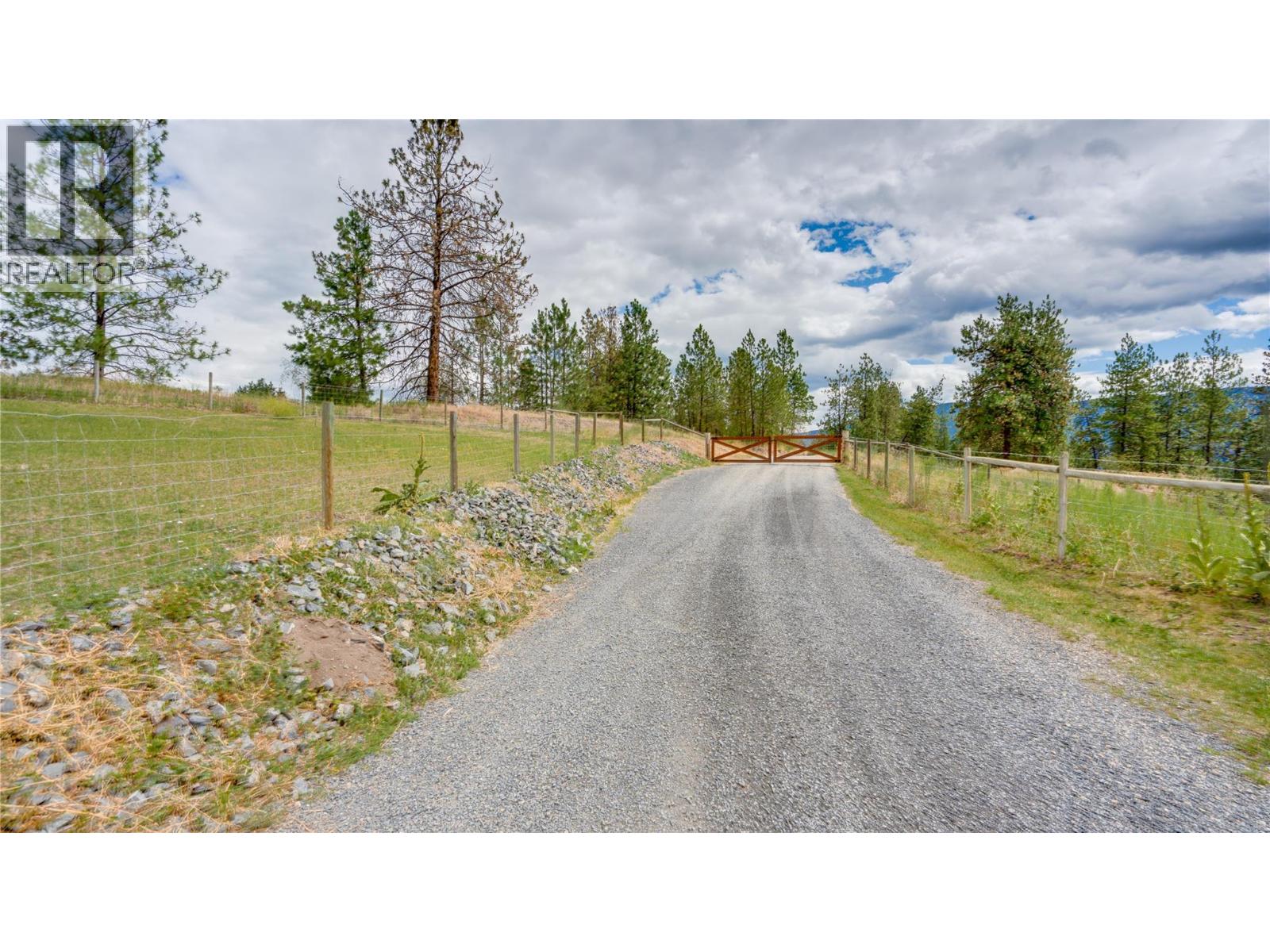  893 Evans Road, Spallumcheen