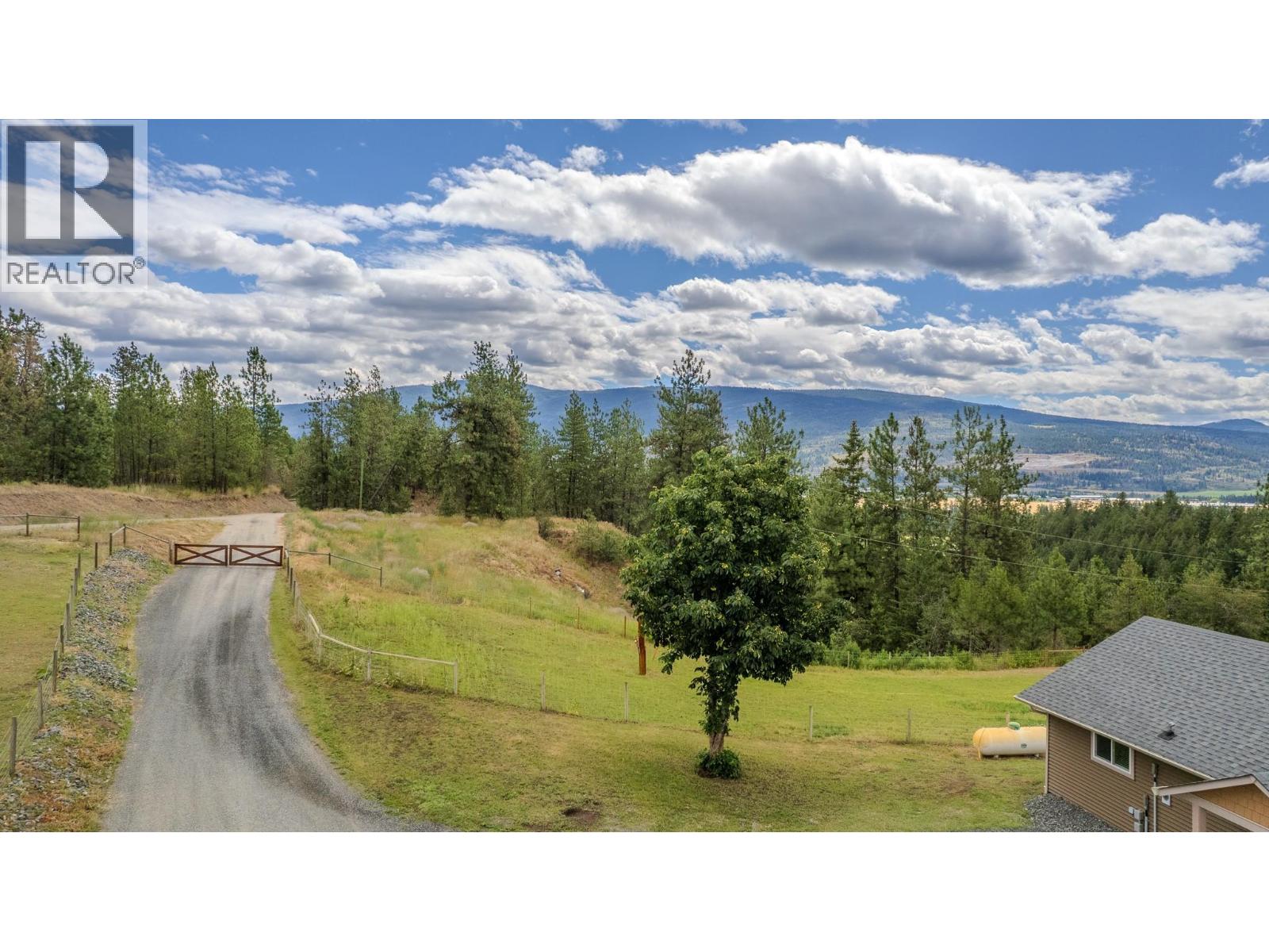  893 Evans Road, Spallumcheen