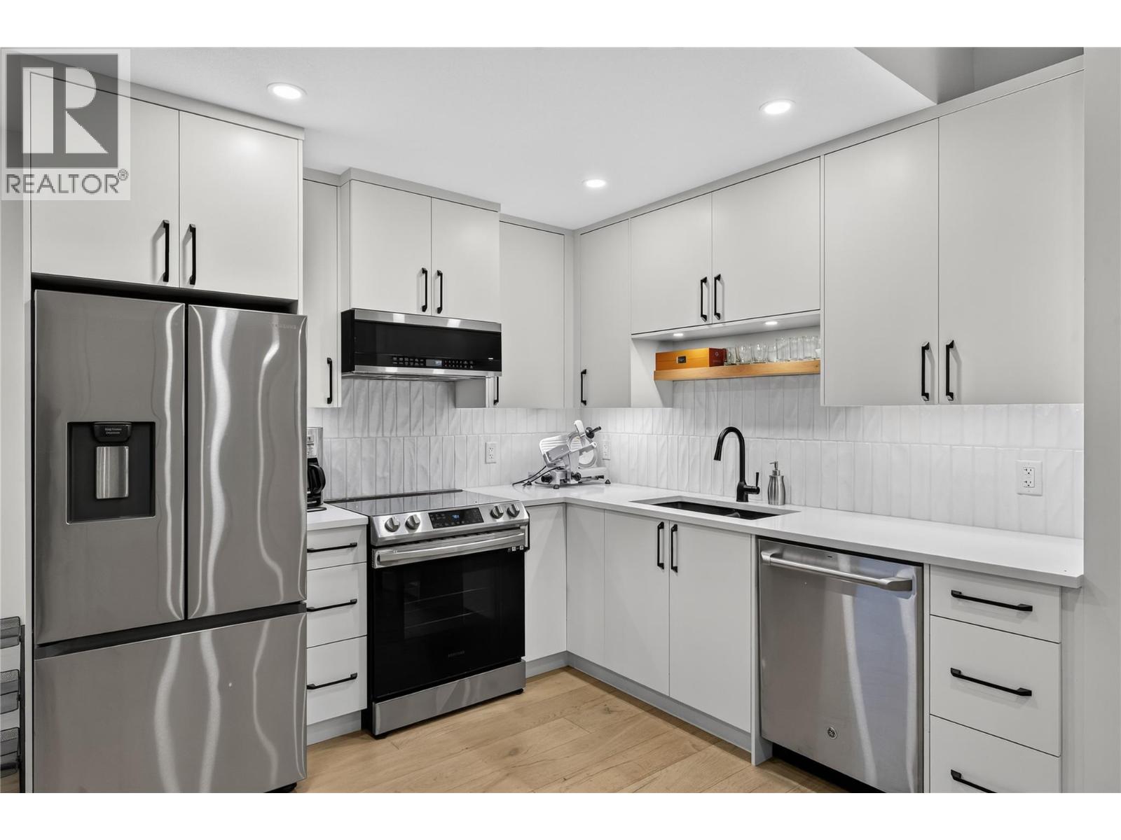 452 Knowles Road - 65