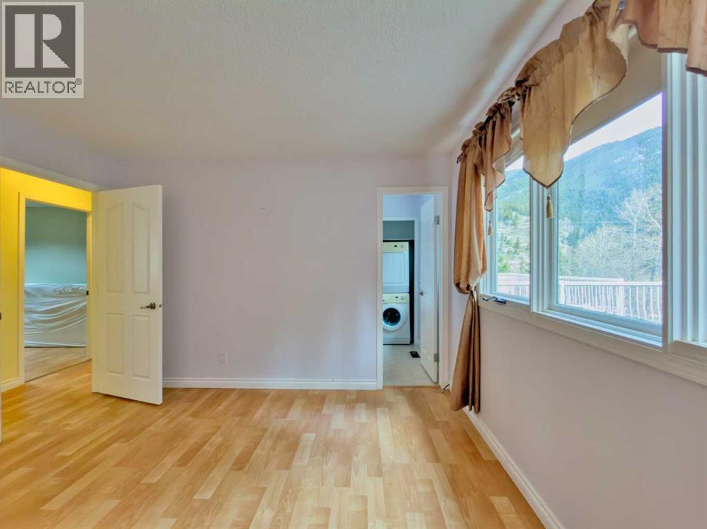 13553 18 Avenue - 15