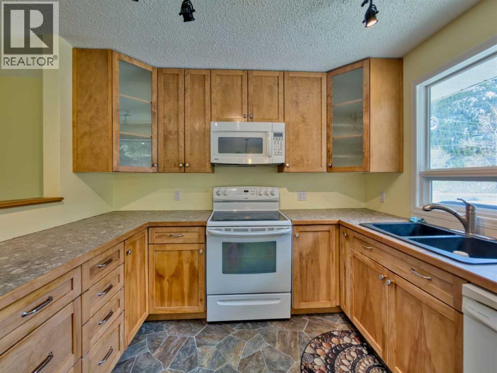 13553 18 Avenue - 11