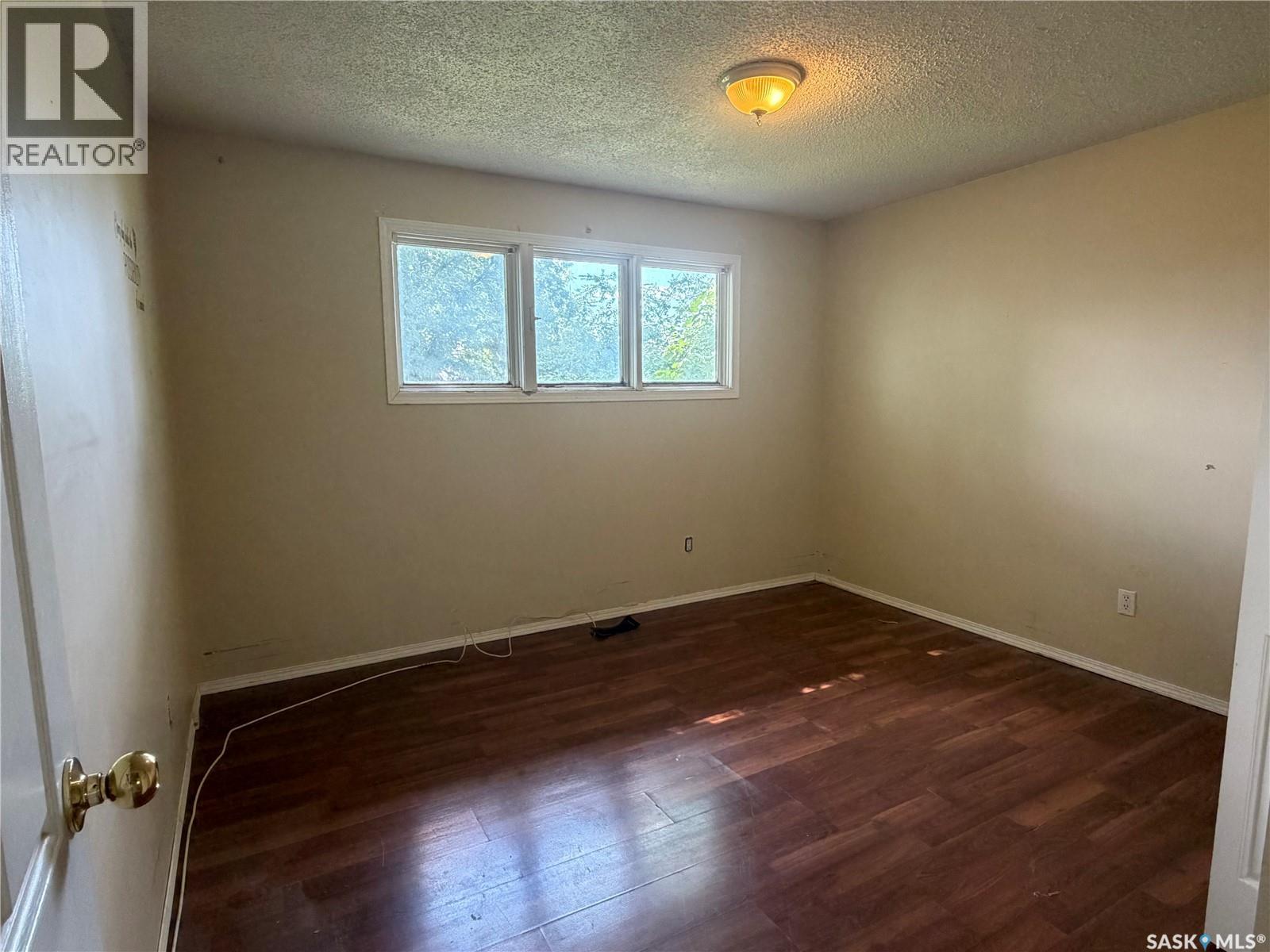 7 Dunfield CRESCENT - 8