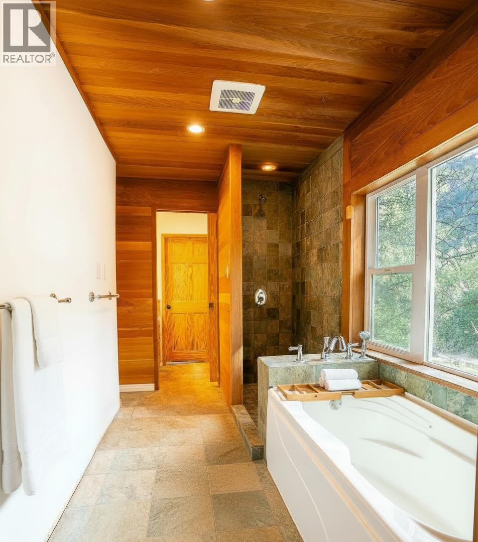 6257 Highway 3, Hedley