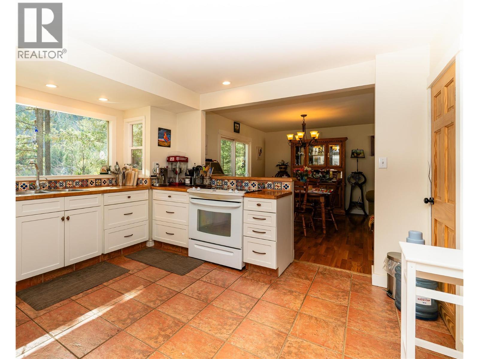 6257 Highway 3, Hedley