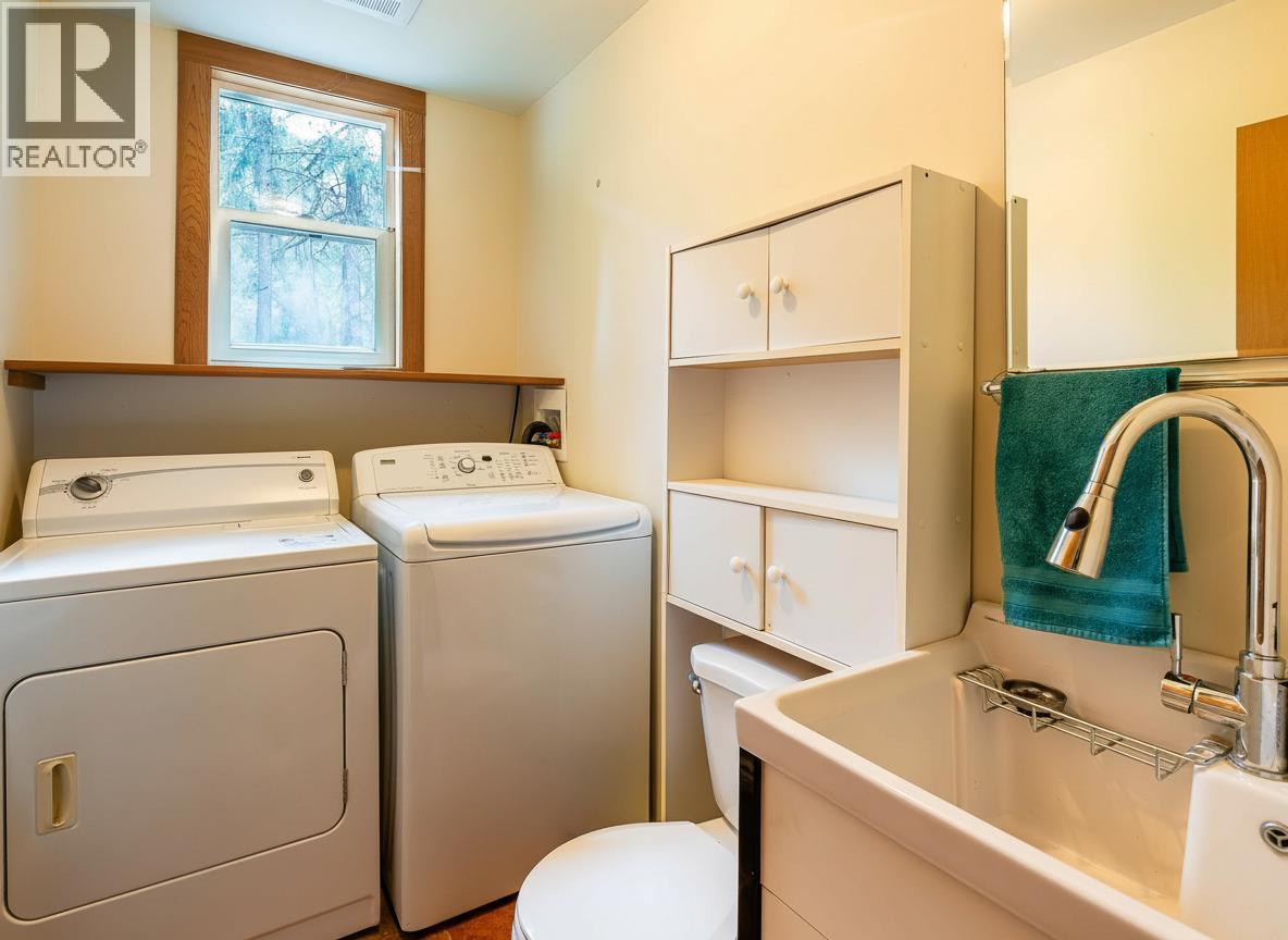 6257 Highway 3, Hedley