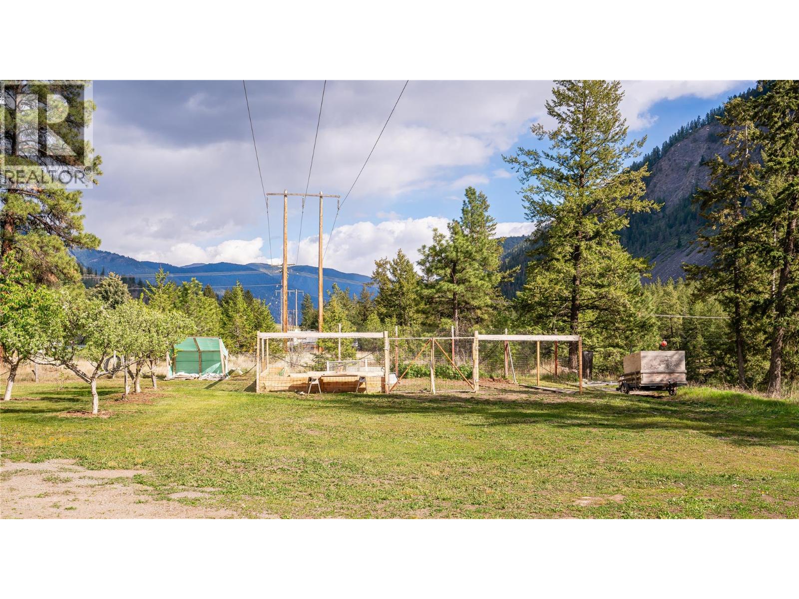 6257 Highway 3, Hedley