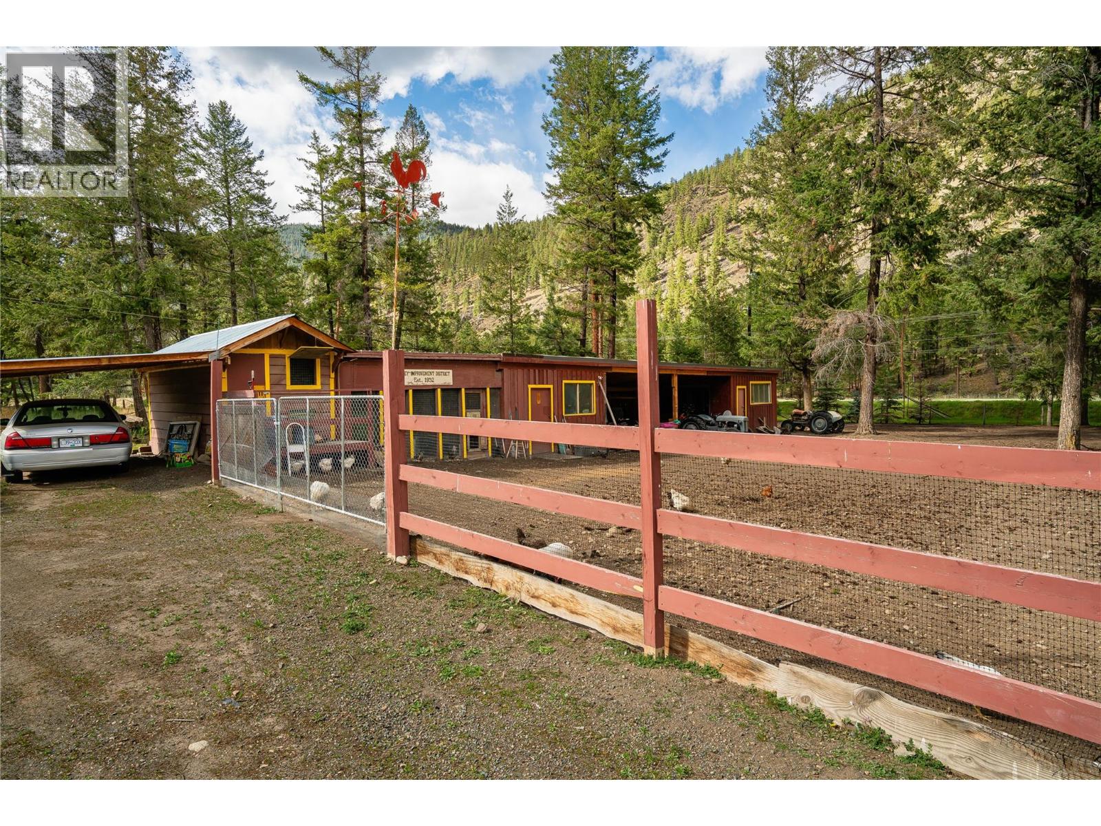 6257 Highway 3, Hedley