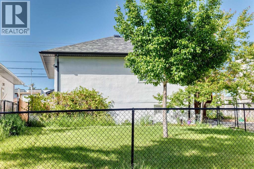 4004 7 Avenue SW - 3