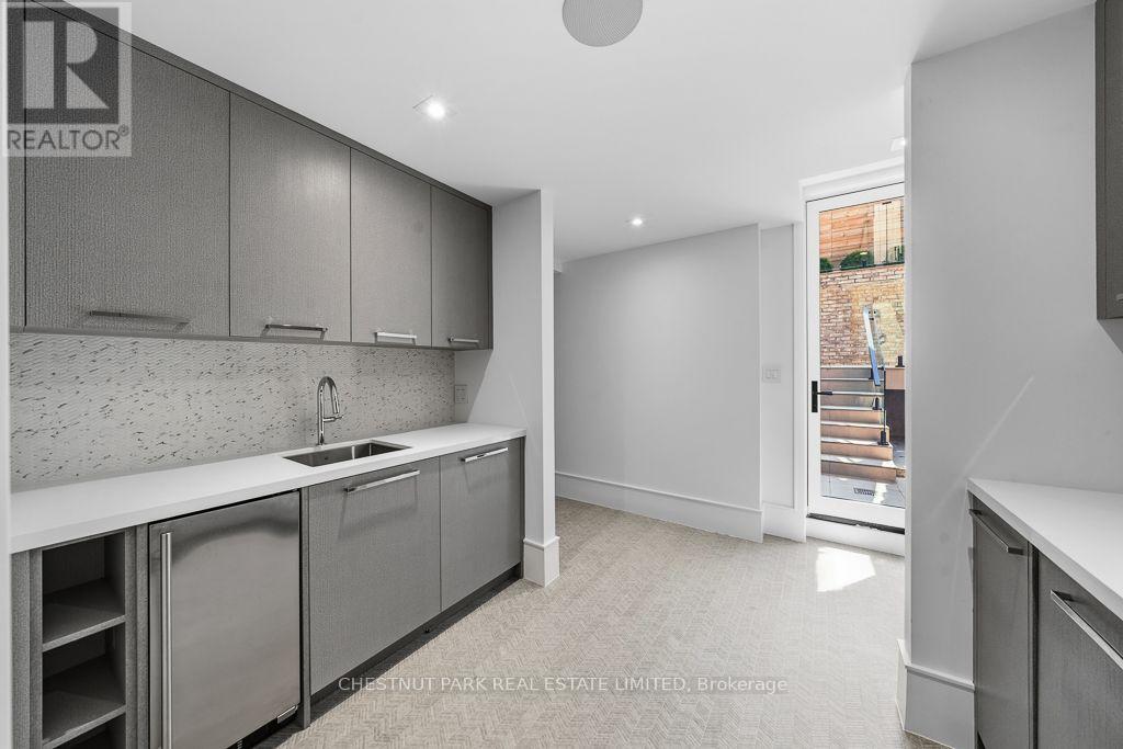 258 CORTLEIGH BOULEVARD - Image 31