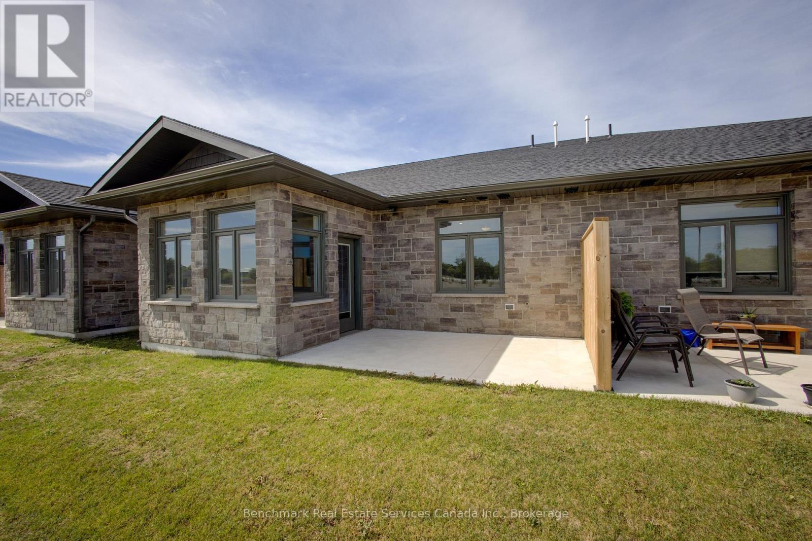 57 CAVALIER CRESCENT - 35