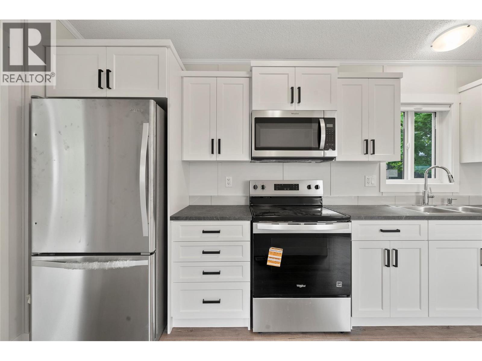 #13 5161 63 Avenue NE - 14