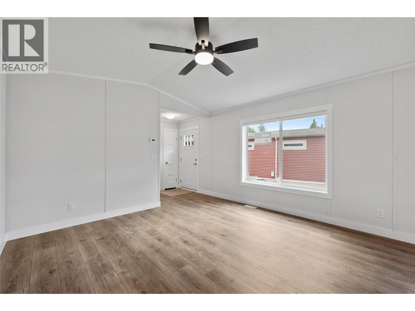 #13 5161 63 Avenue NE - 9