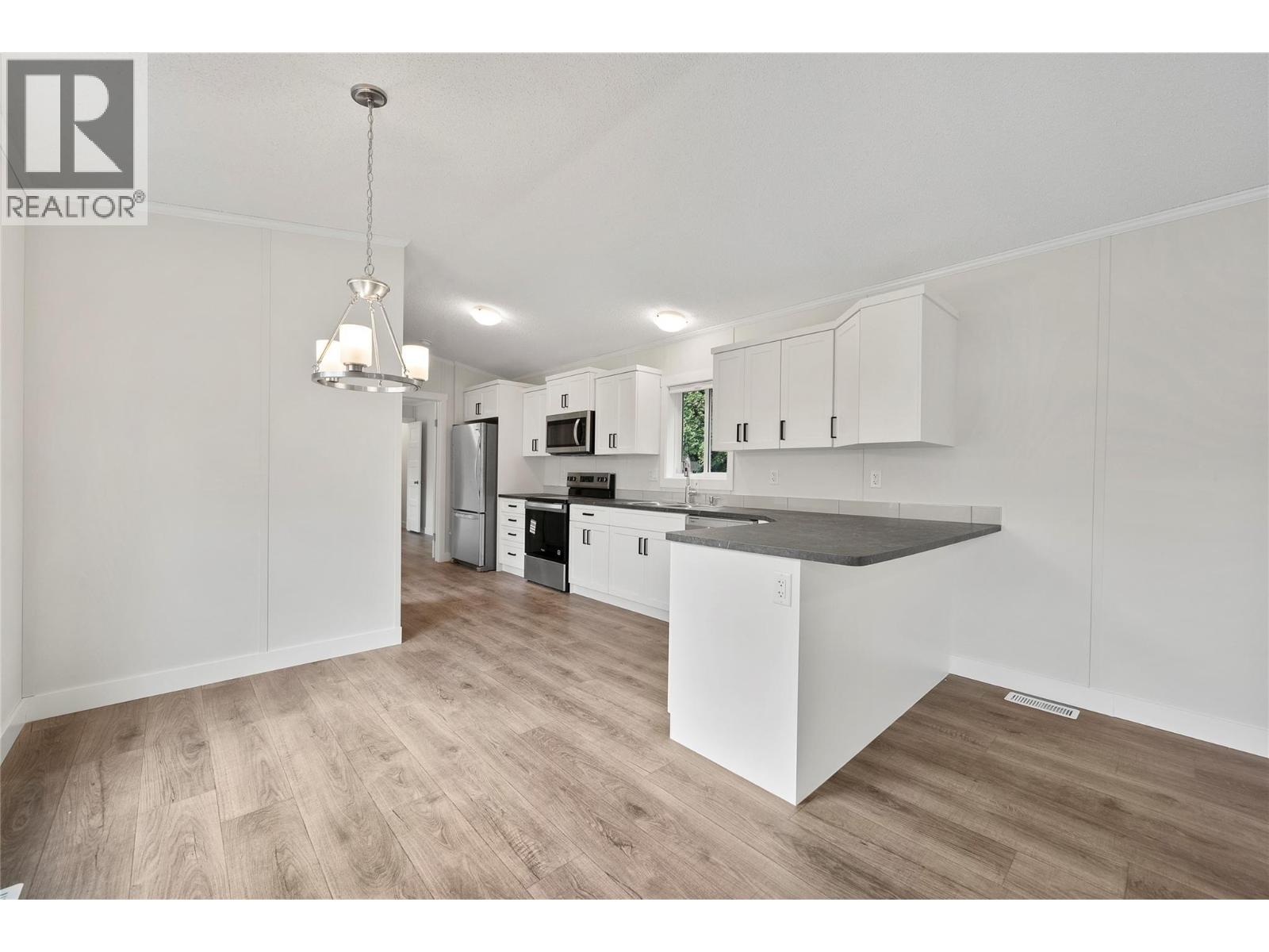 #13 5161 63 Avenue NE - 11