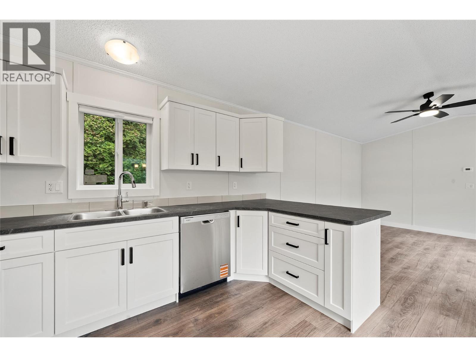 #13 5161 63 Avenue NE - 12