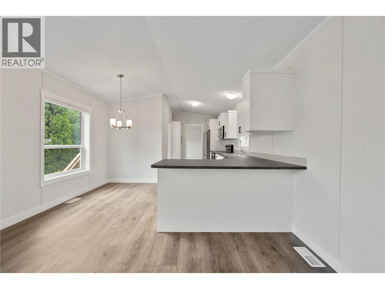 #13 5161 63 Avenue NE - 10