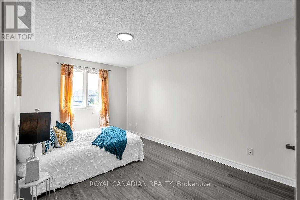72 SHORT CRESCENT - 32