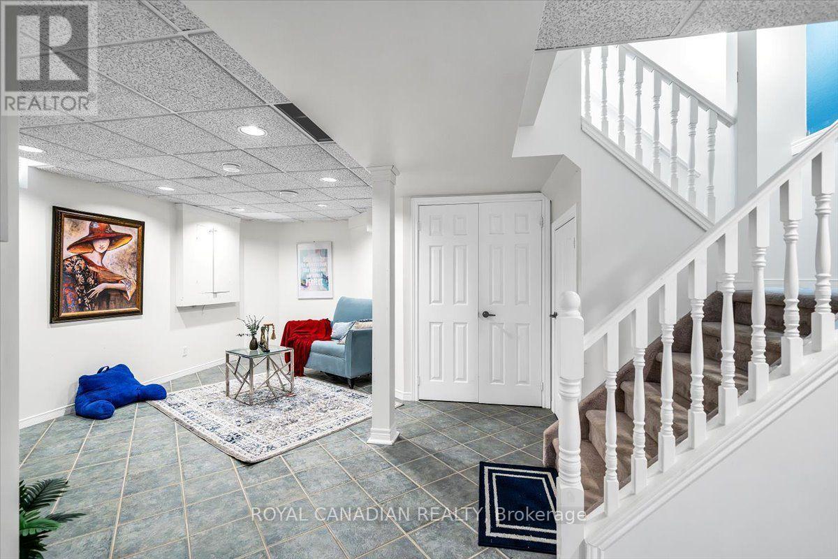 72 SHORT CRESCENT - 35