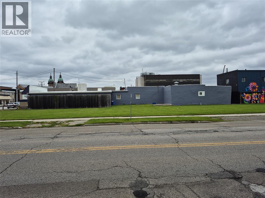 145 Queen STREET North East, Chatham — photo 3