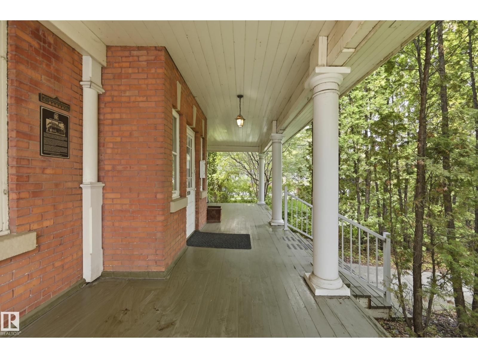 8520 104 ST NW - 12