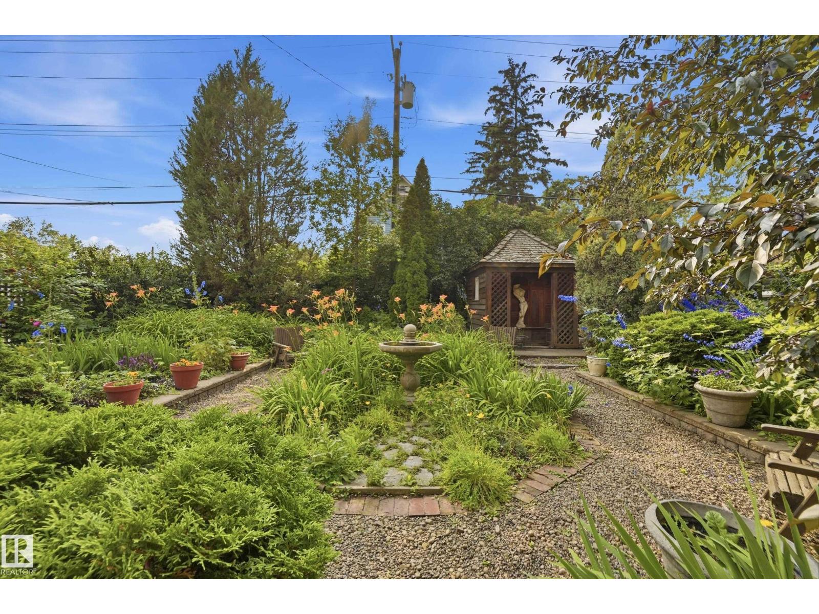 8520 104 ST NW - 19