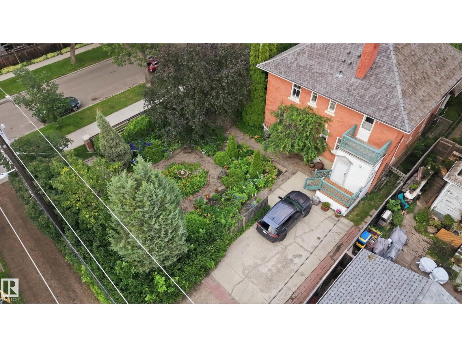 8520 104 ST NW - 2