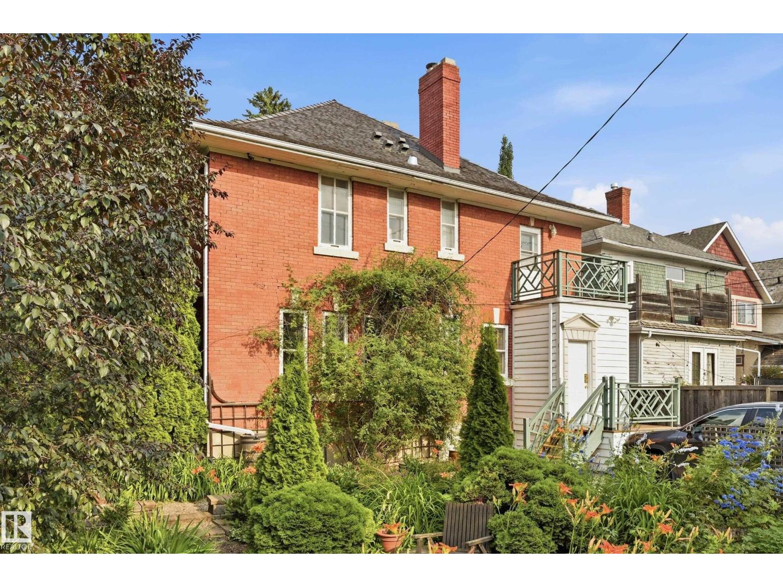 8520 104 ST NW - 21