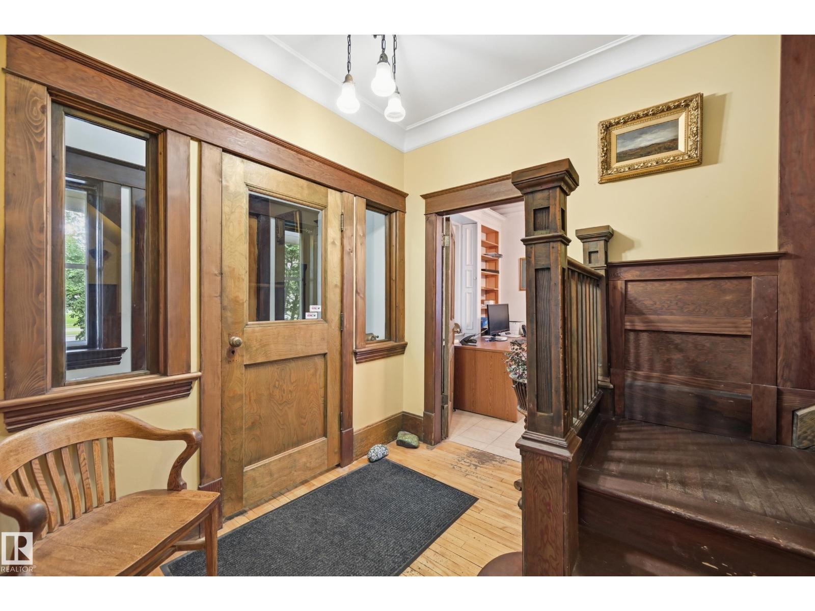 8520 104 ST NW - 23