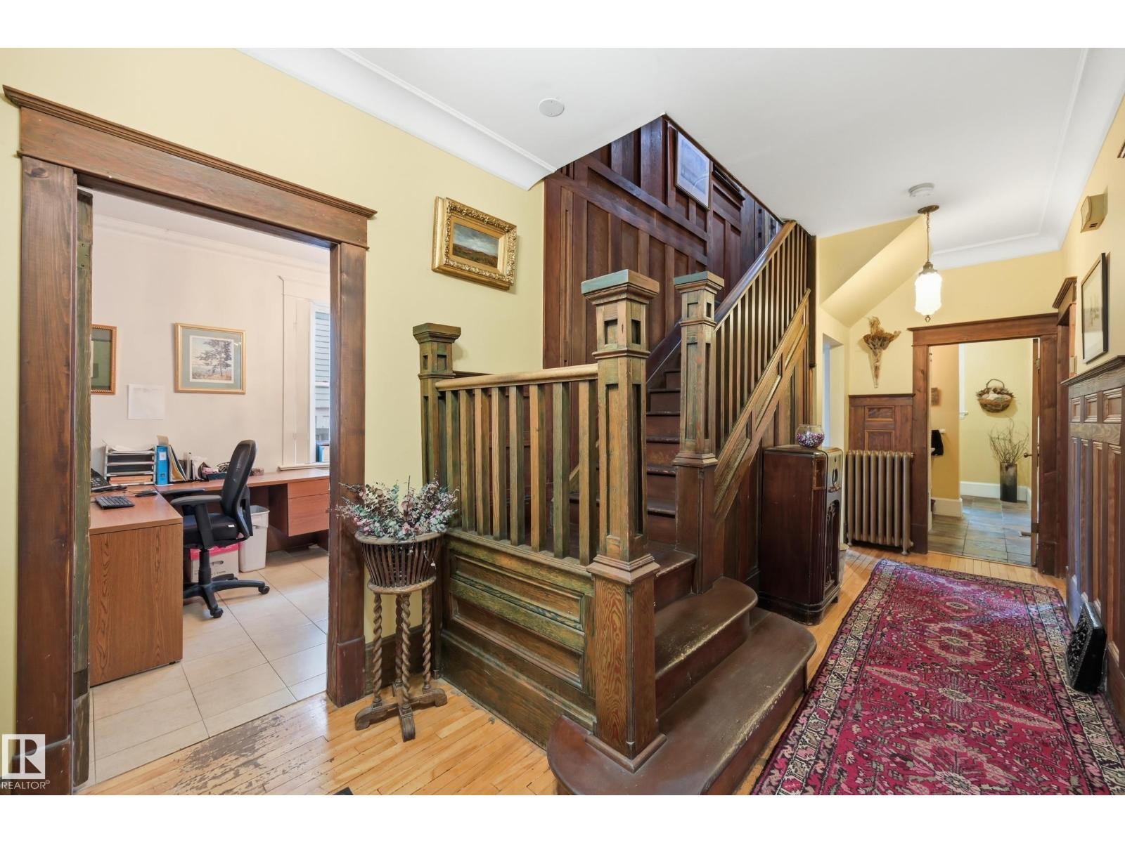 8520 104 ST NW - 24