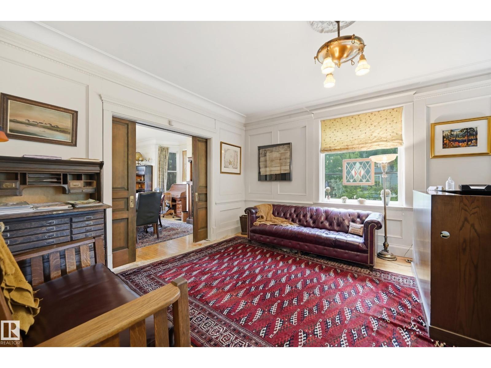 8520 104 ST NW - 26