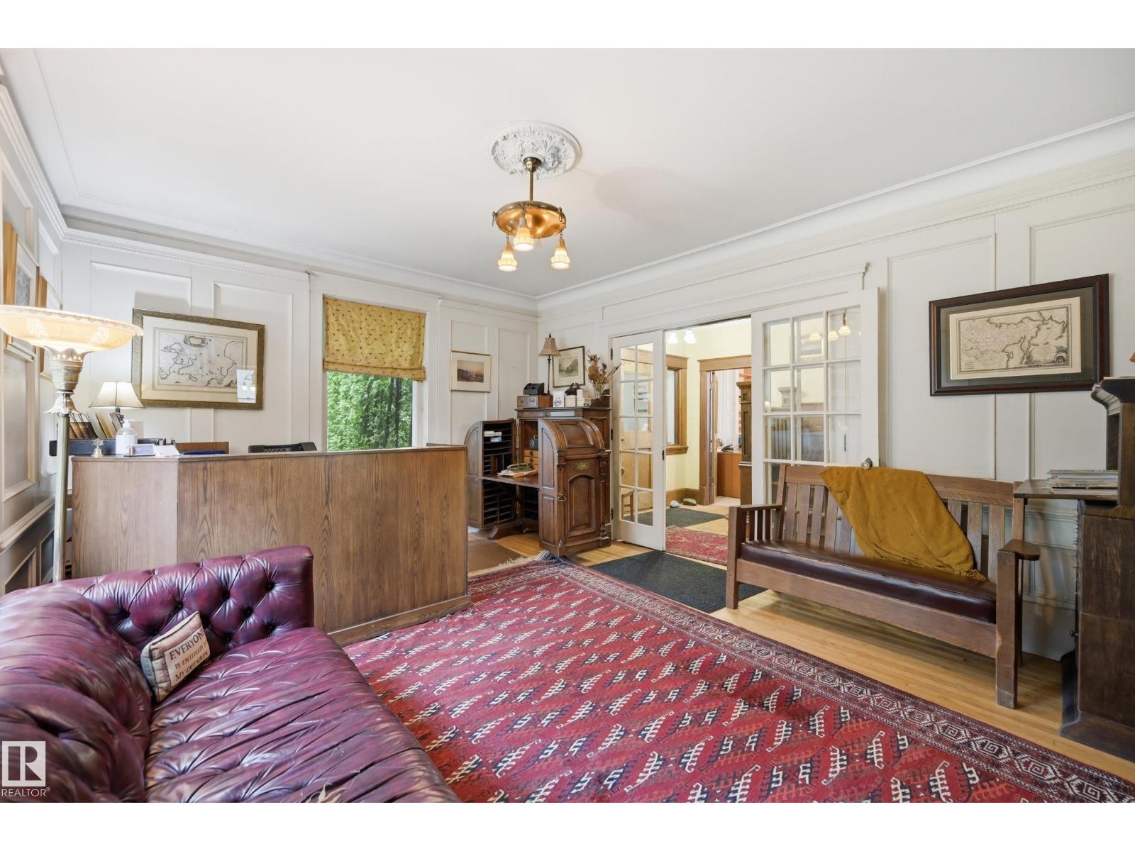 8520 104 ST NW - 27