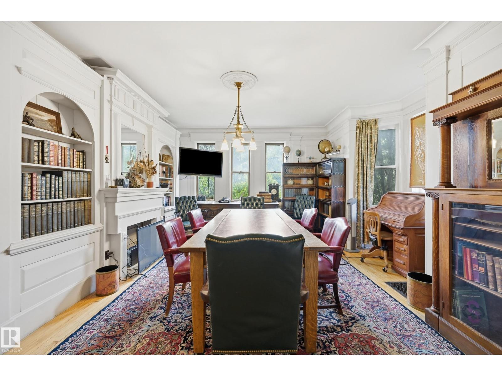 8520 104 ST NW - 28