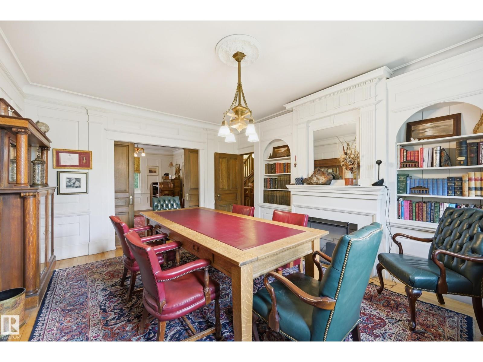 8520 104 ST NW - 29
