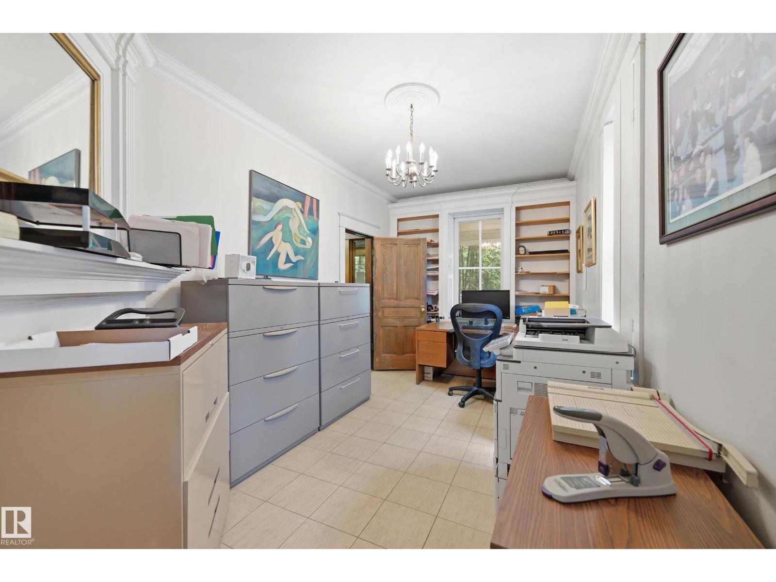 8520 104 ST NW - 31