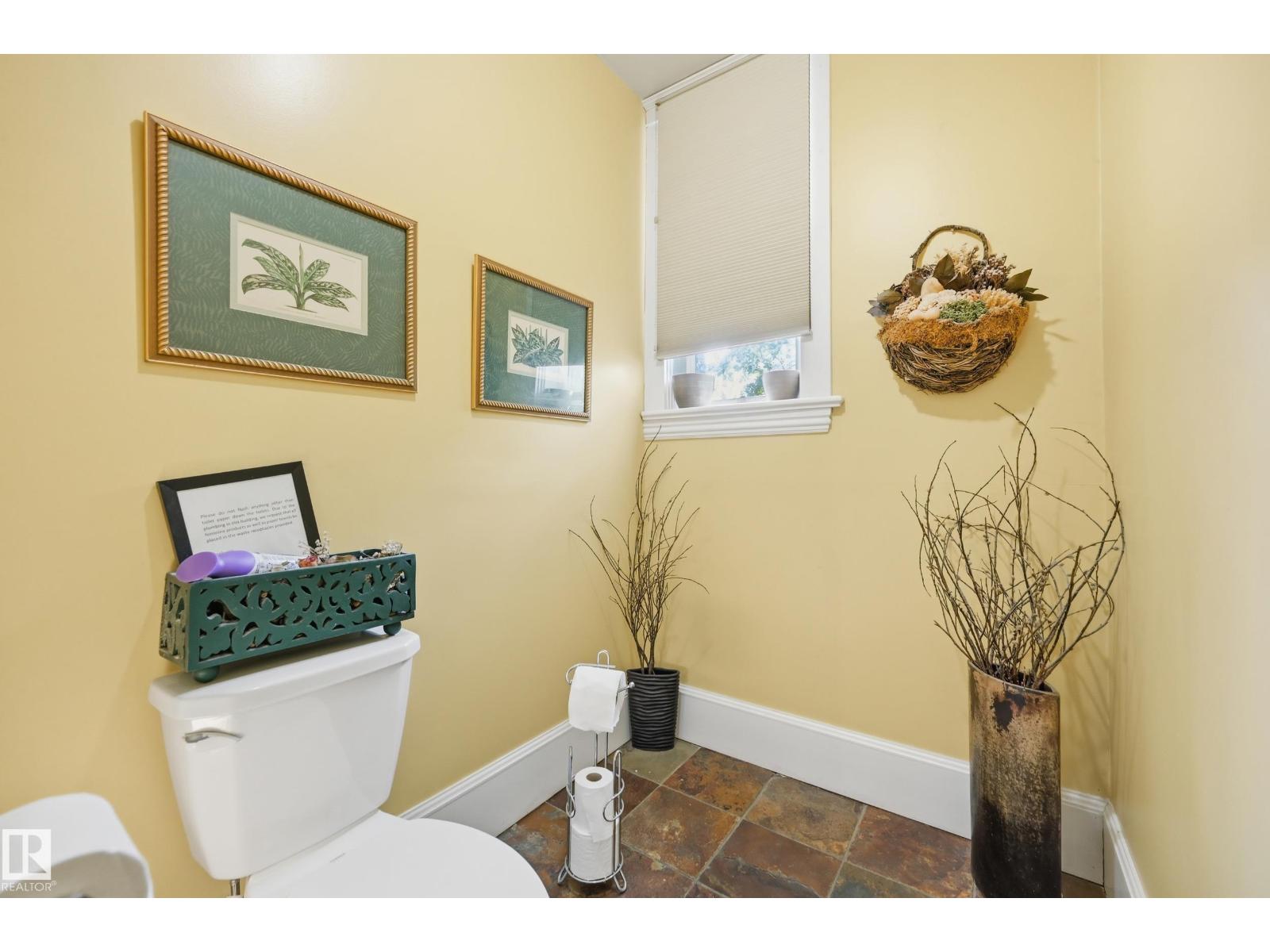 8520 104 ST NW - 33