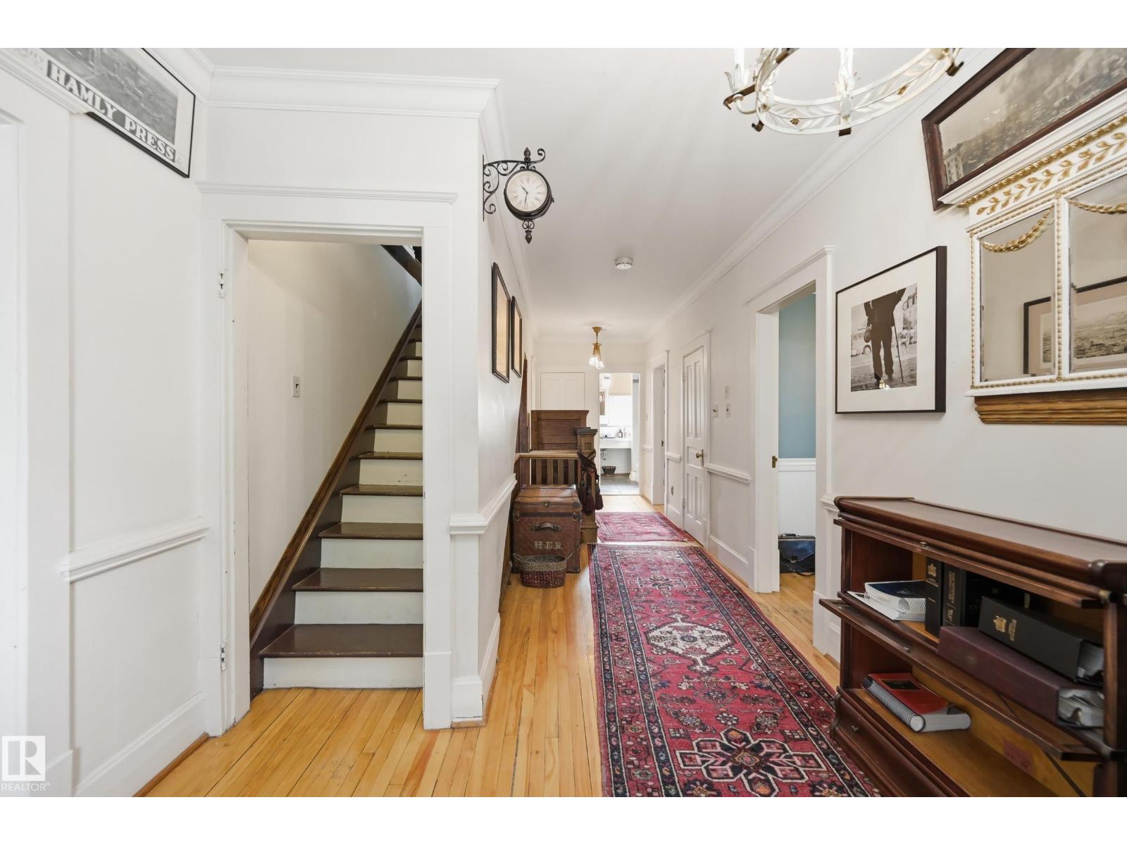 8520 104 ST NW - 38