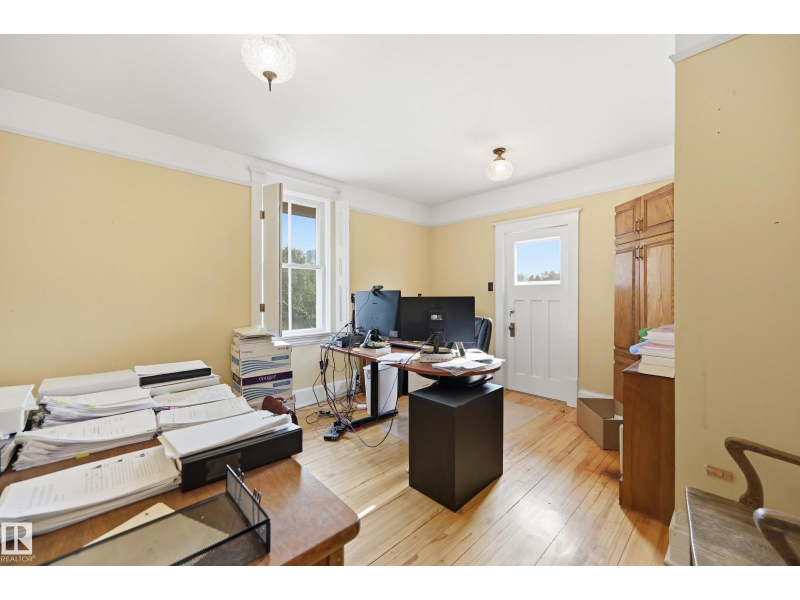 8520 104 ST NW - 39