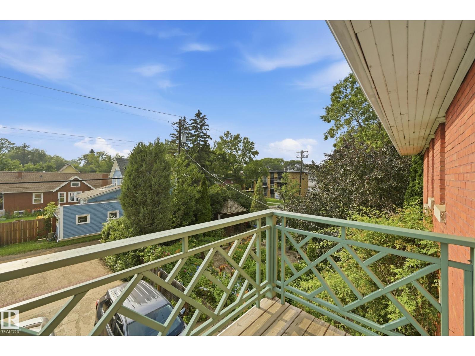 8520 104 ST NW - 40