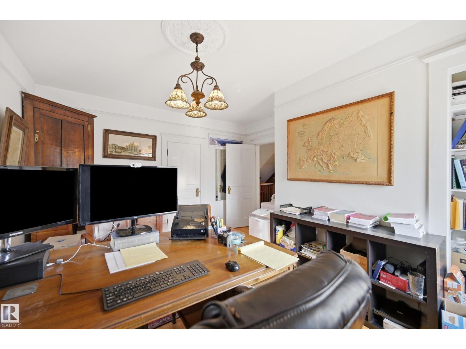 8520 104 ST NW - 44