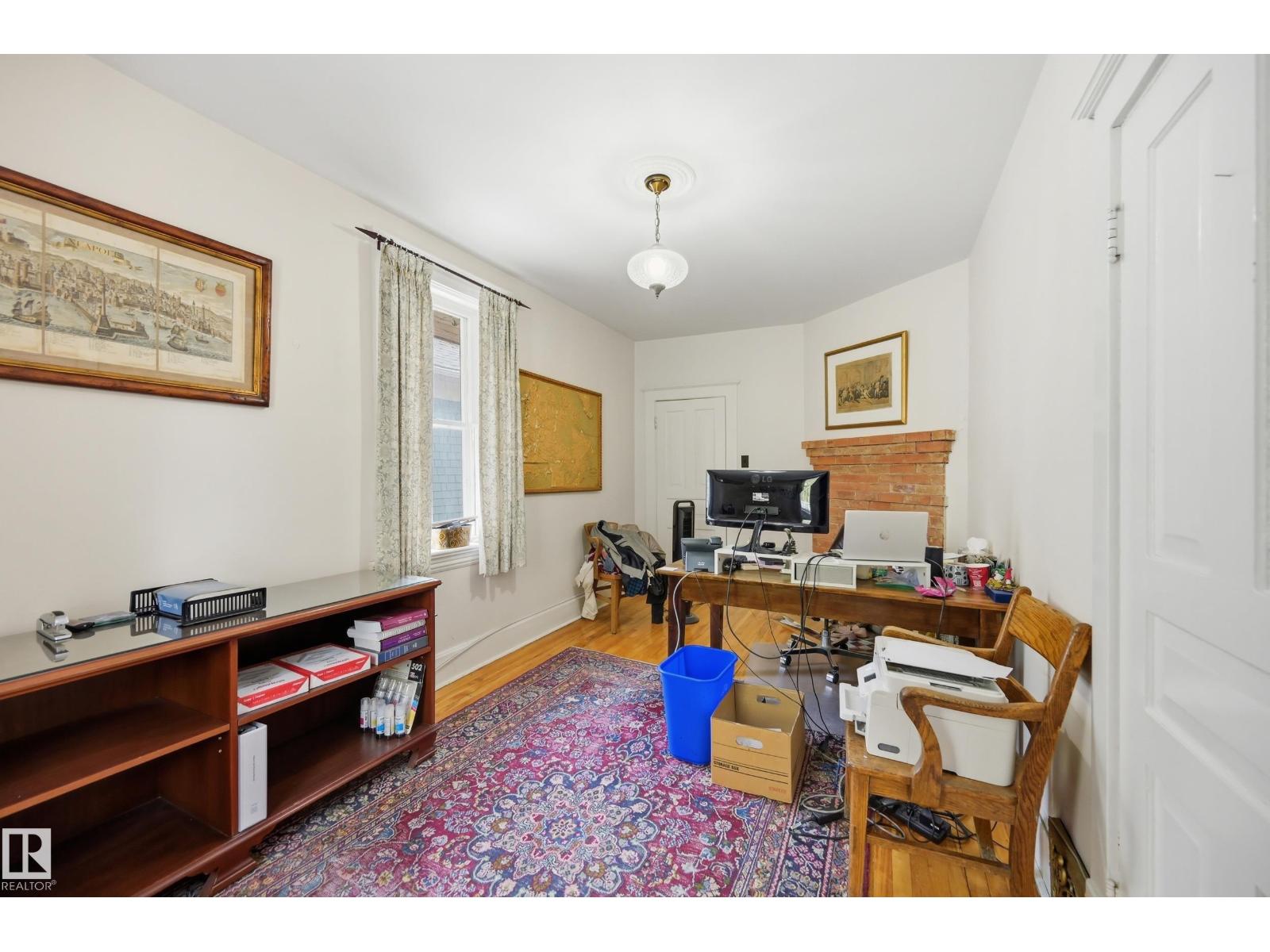 8520 104 ST NW - 45