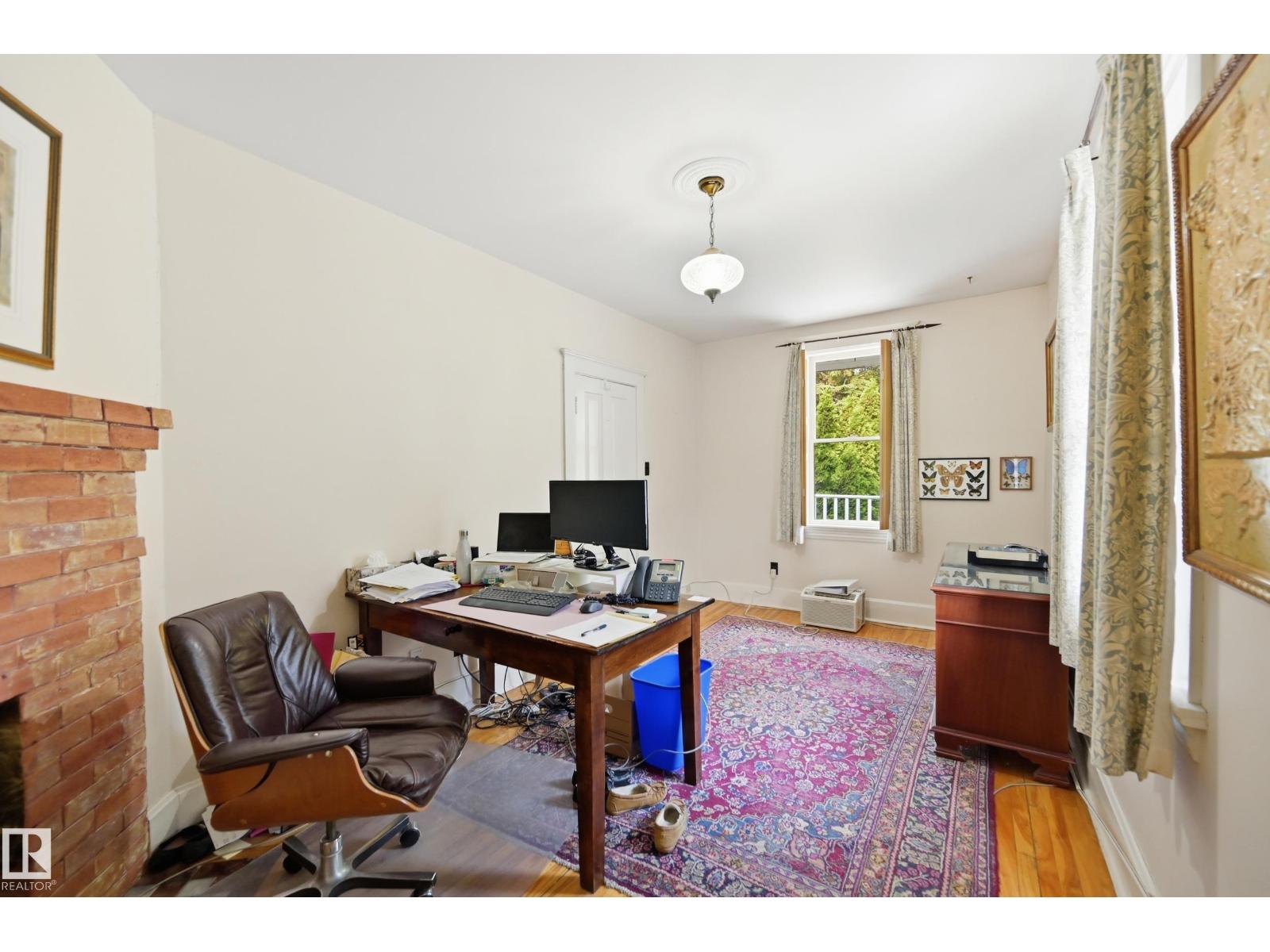 8520 104 ST NW - 46