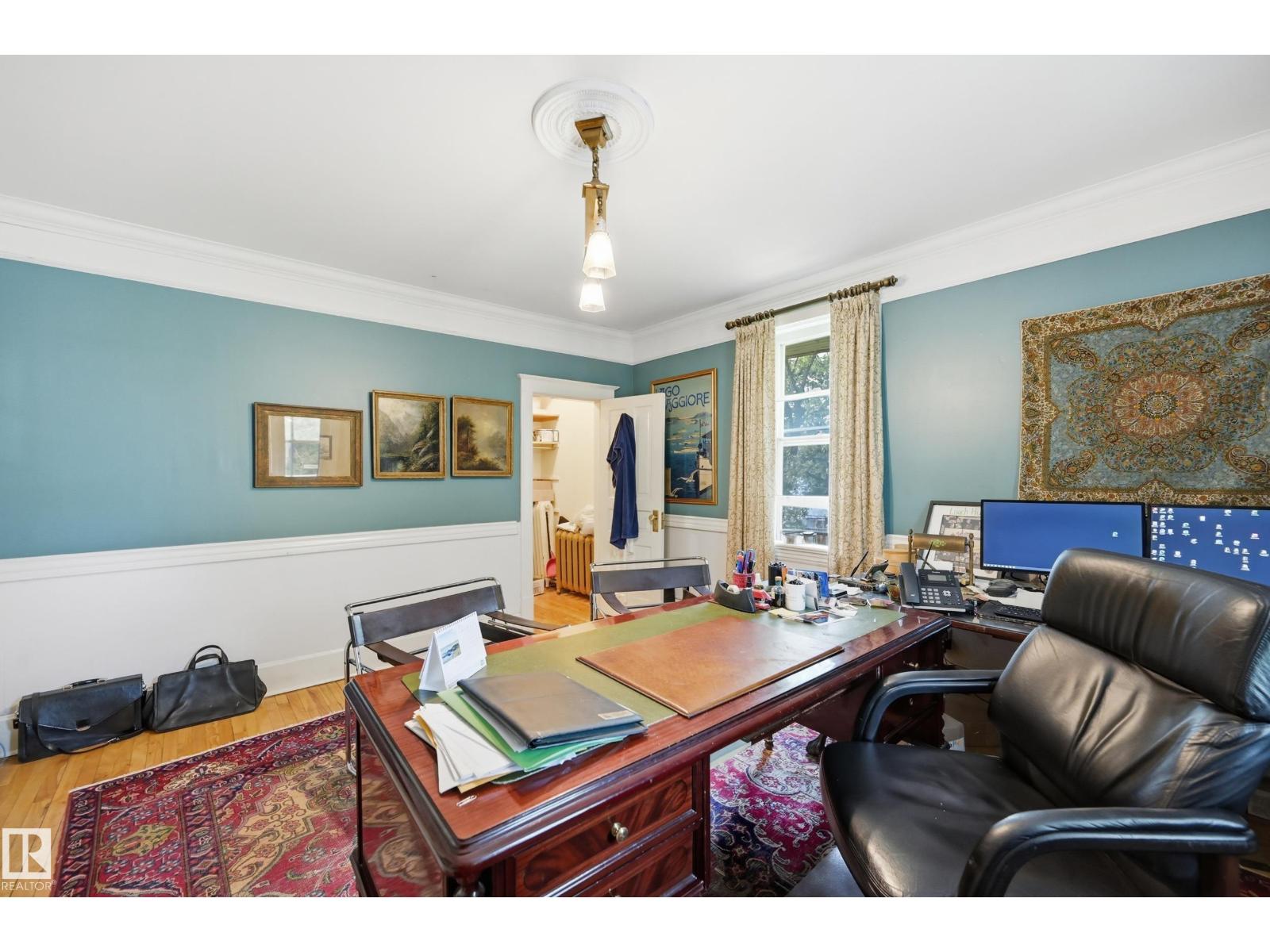 8520 104 ST NW - 48