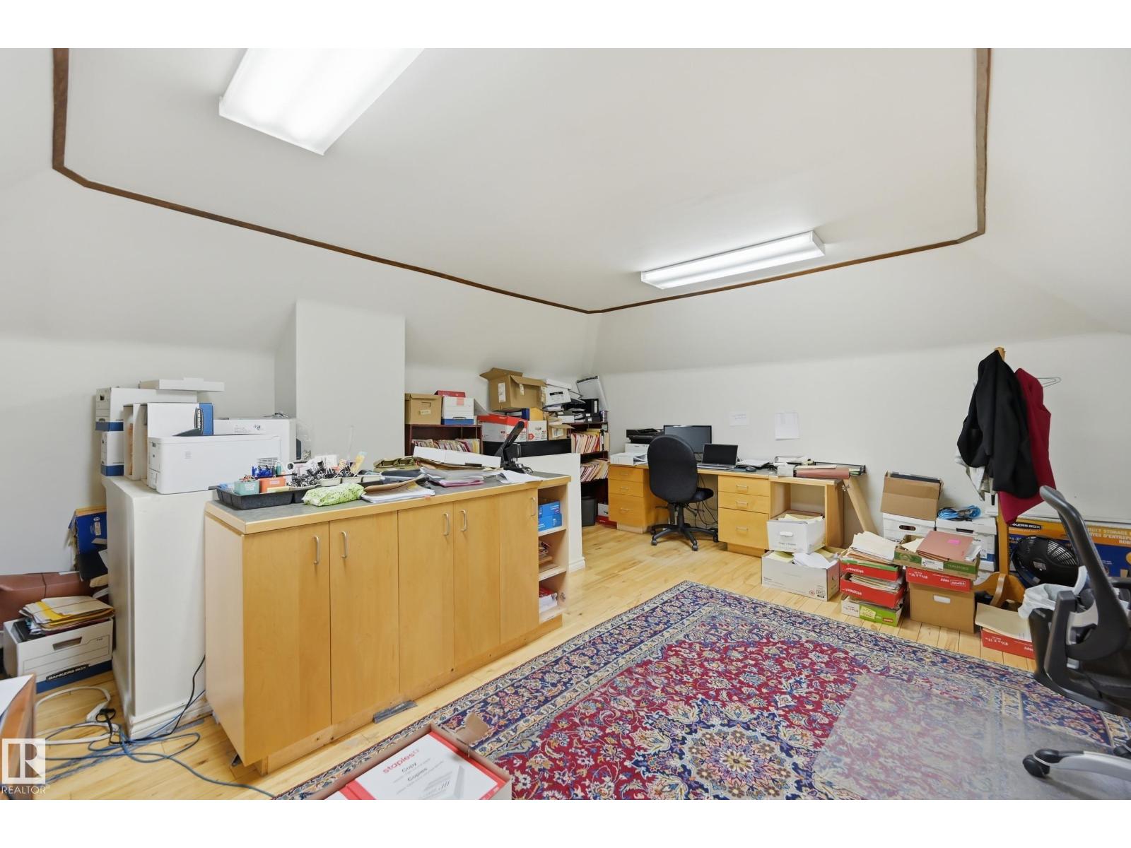8520 104 ST NW - 50
