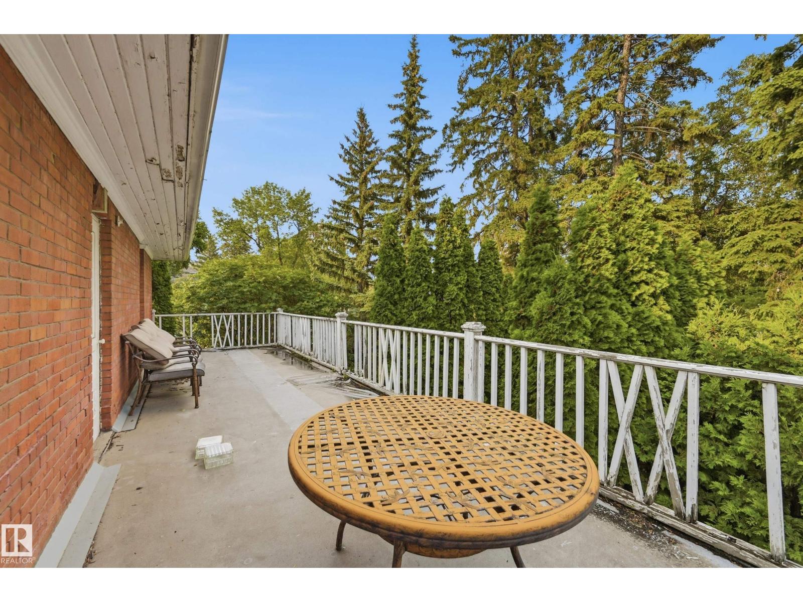 8520 104 ST NW - 51