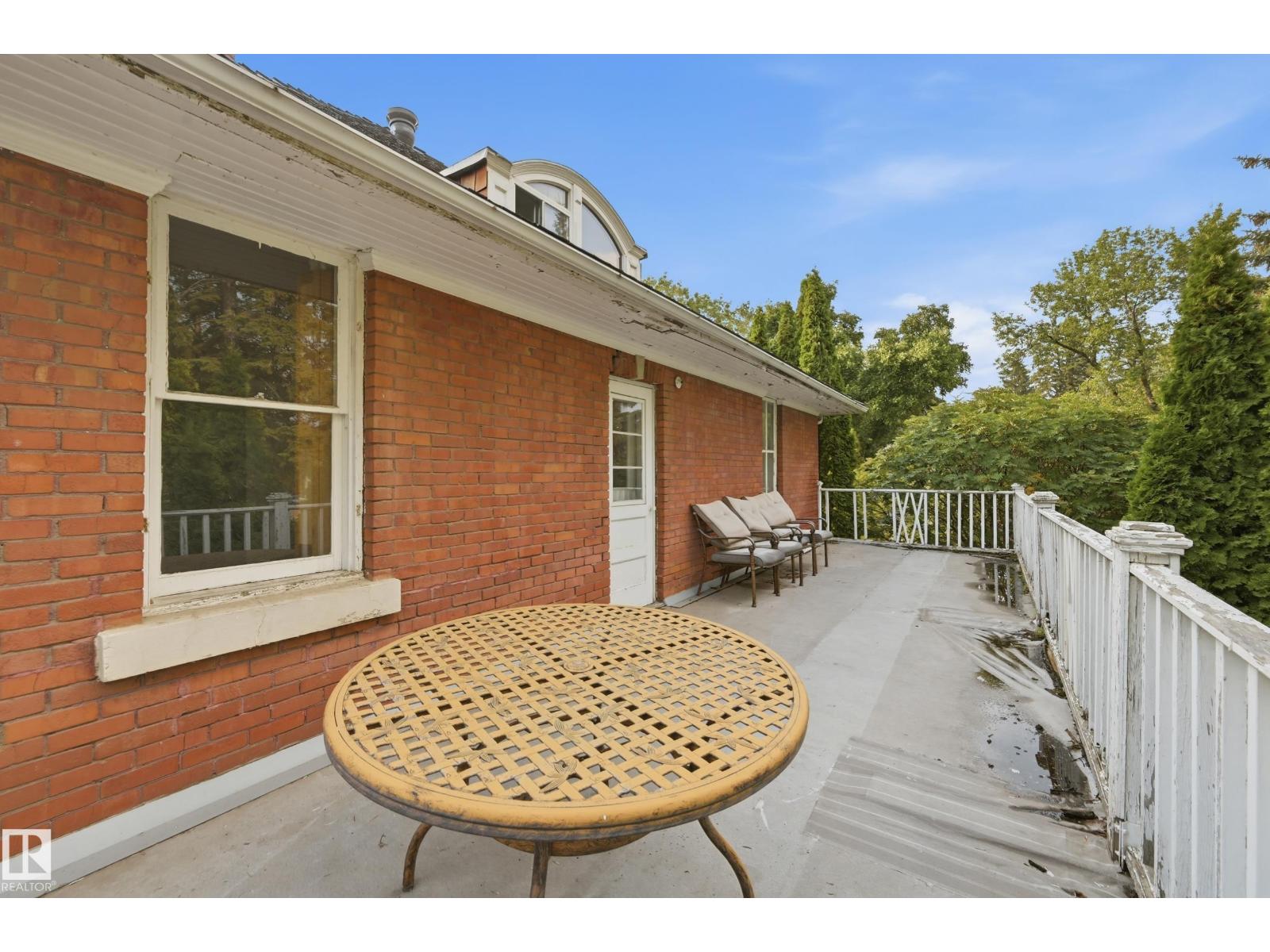 8520 104 ST NW - 53