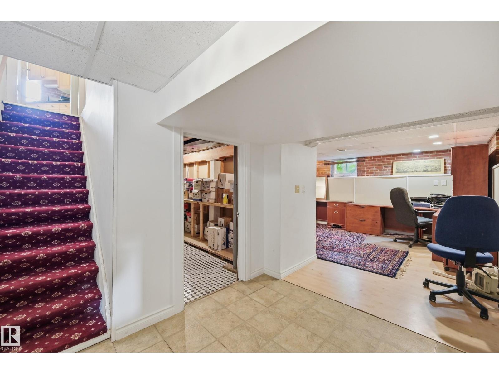 8520 104 ST NW - 54
