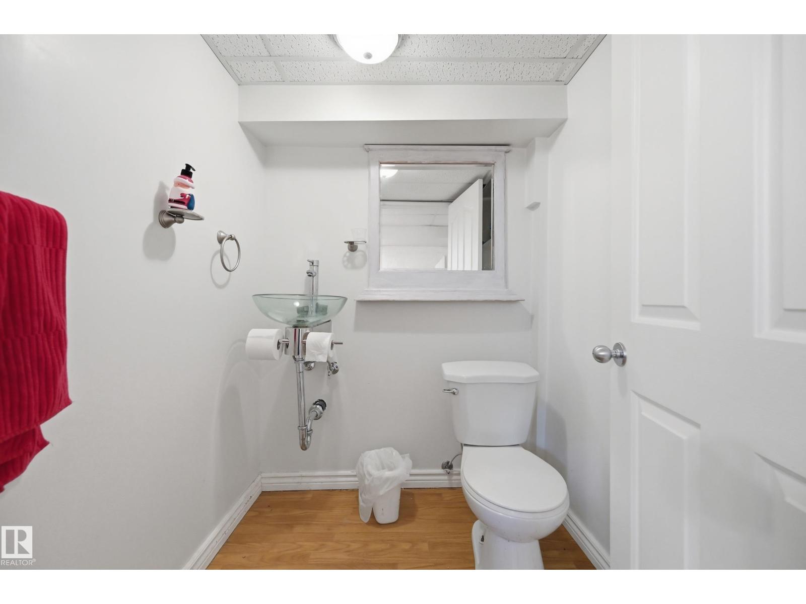 8520 104 ST NW - 56