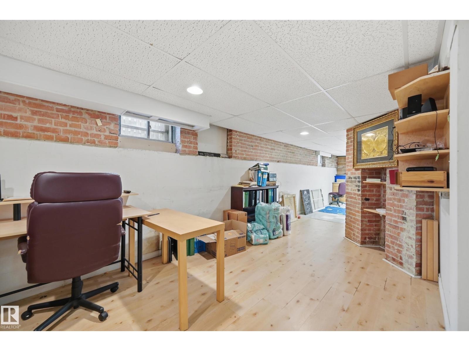 8520 104 ST NW - 57