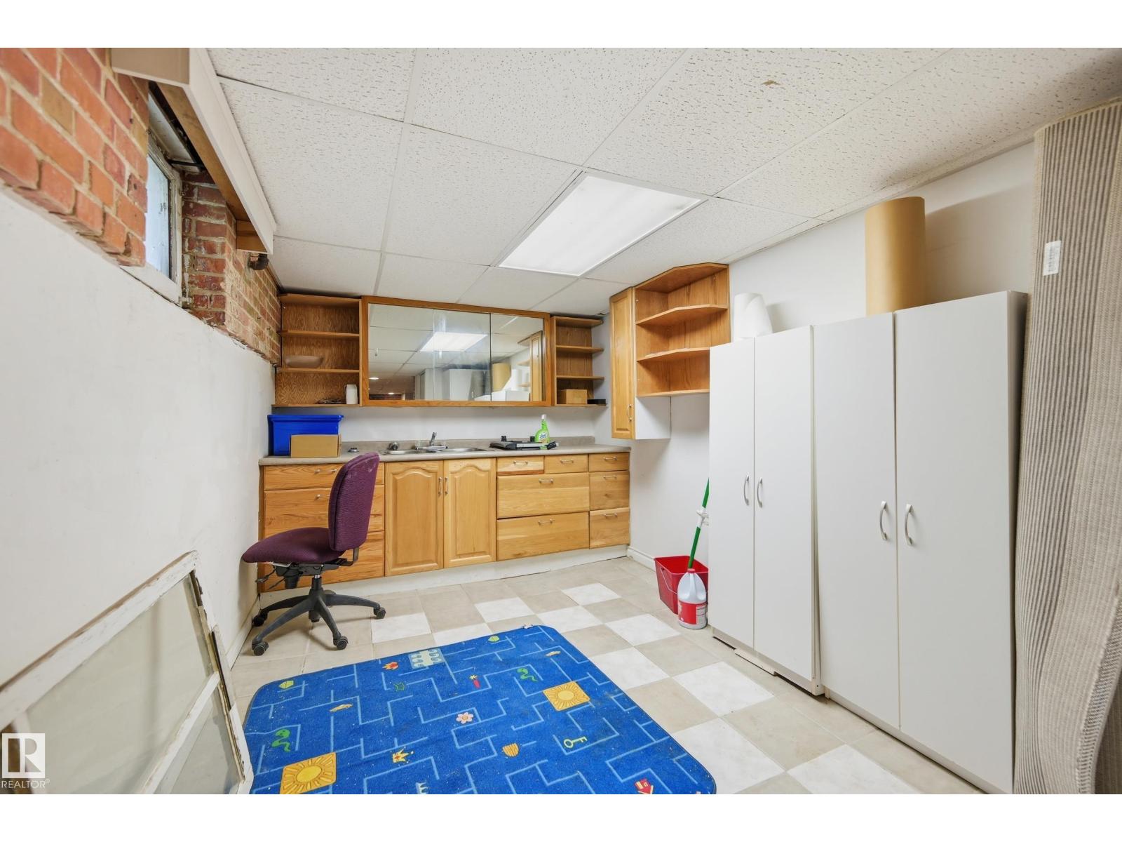 8520 104 ST NW - 58
